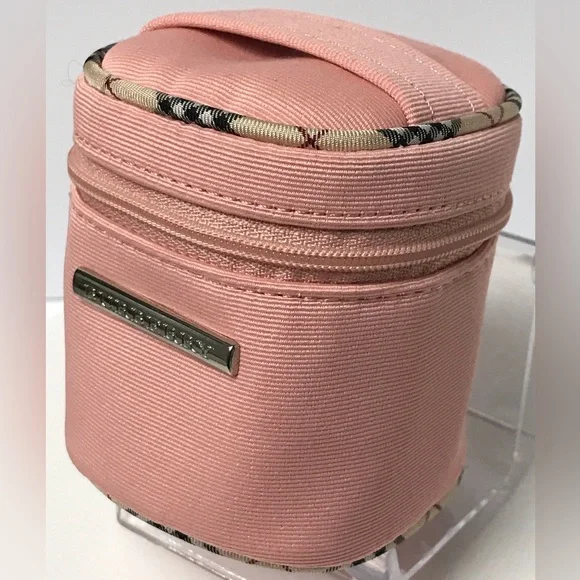 Burberry Mini Case/Pouch 😍👛